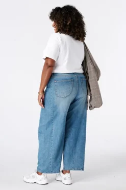 Barrel jeans