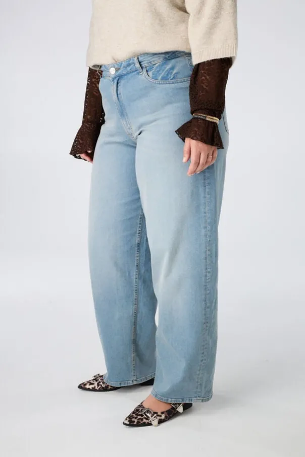 Barrel jeans