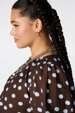 Getailleerde blouse met polka dot