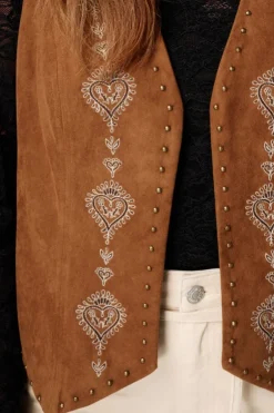 Gilet met embroidery en studs