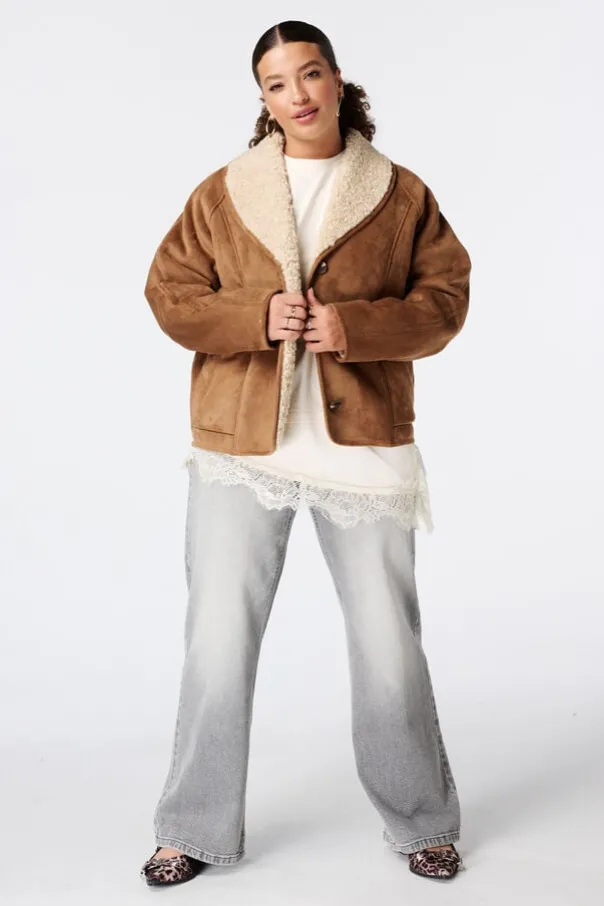 Jas in suedine look met teddy kraag
