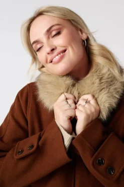 Manteljas met faux fur kraag