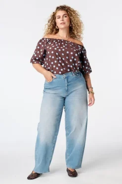 Off-shoulder blouse met polka dot