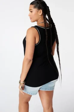 Rib top met contrastdetail