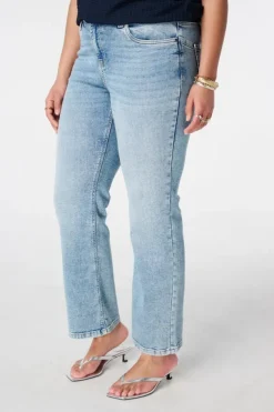 Straight leg jeans met mid waist