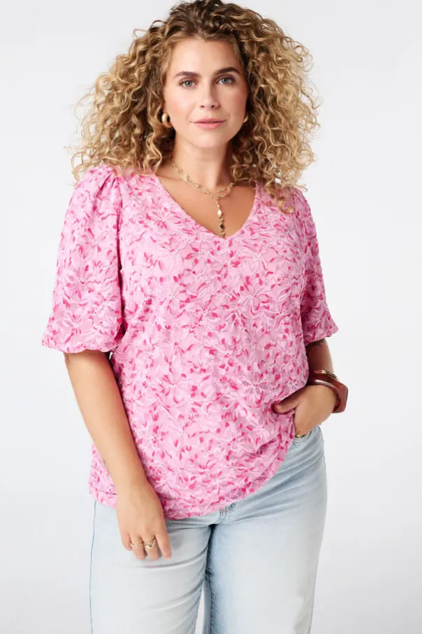 Top met kanten details
