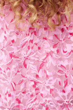 Top met kanten details